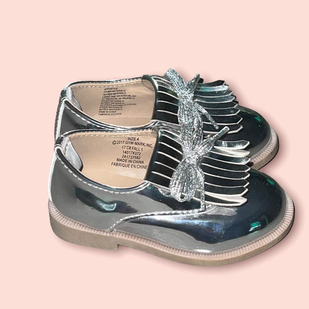 Platinum/Silver Babygirl Shoes Size: 4